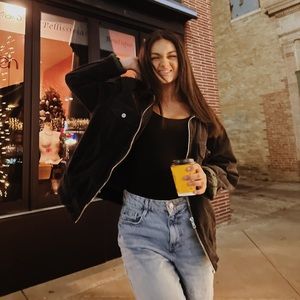 Meet your Posher, Dalia